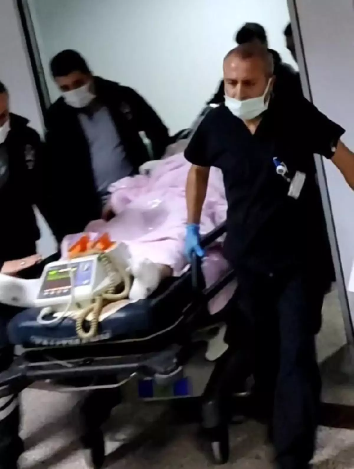 Son dakika haberi: Sokakta silahlı saldırı: 2 yaralı (2)