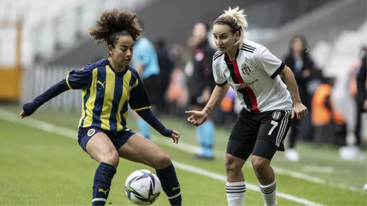 Son Dakika: Kadın futbolunda oynanan tarihteki ilk derbide Beşiktaş, Fenerbahçe\'yi 2-1 mağlup etti