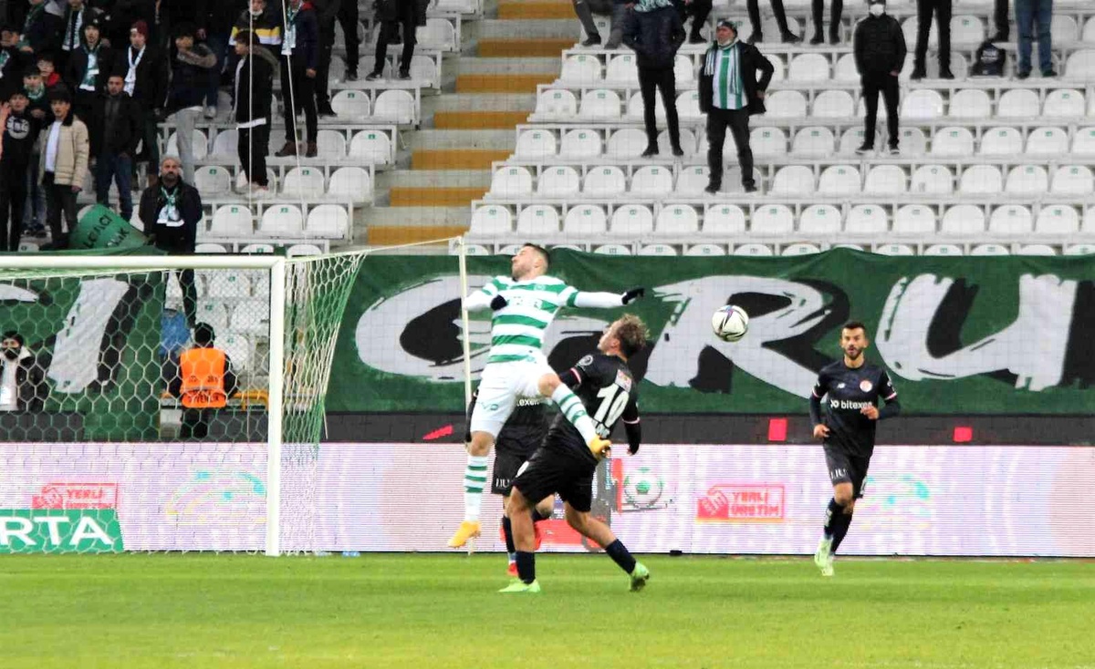 Spor Toto Süper Lig: Konyaspor: 0 Antalyaspor: 0 (İlk yarı)