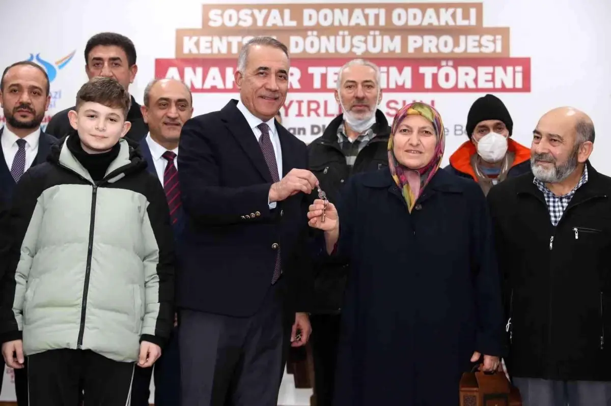 Sultangazi'de kentsel dönüşüm projesi ile 30 aile ev sahibi oldu