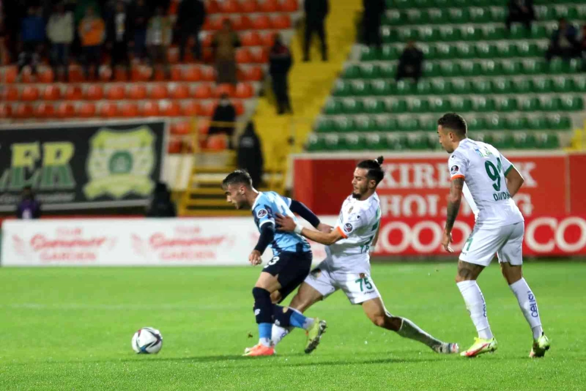 Süper Lig: Alanyaspor: 1 Adana Demirspor: 2 (İlk yarı)