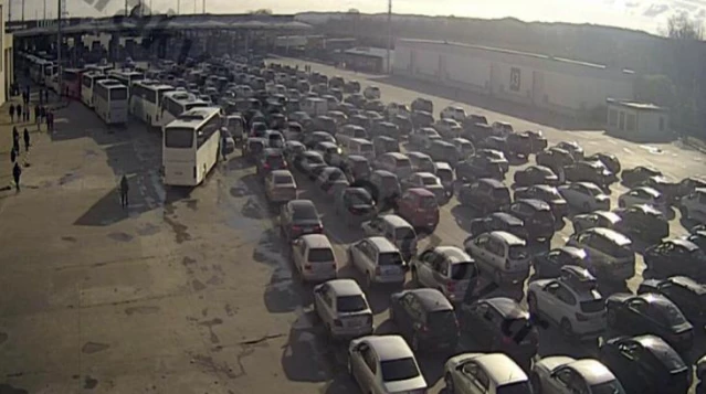TL'deki değer kaybını fırsata çeviren Bulgarlar Türkiye'ye akın ediyor! Sınır kapısında uzun araç kuyrukları oluştu