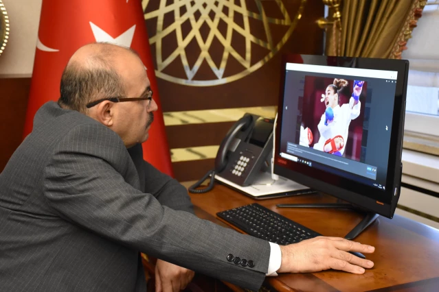 Trabzon Valisi Ustaoğlu, AA'nın Yılın Fotoğrafları oylamasına katıldı