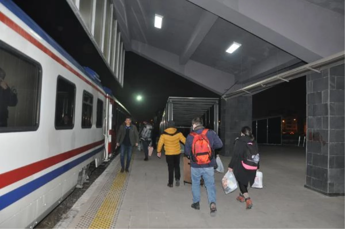 Turistik Doğu Ekspresi, Kars\'tan Ankara\'ya uğurlandı
