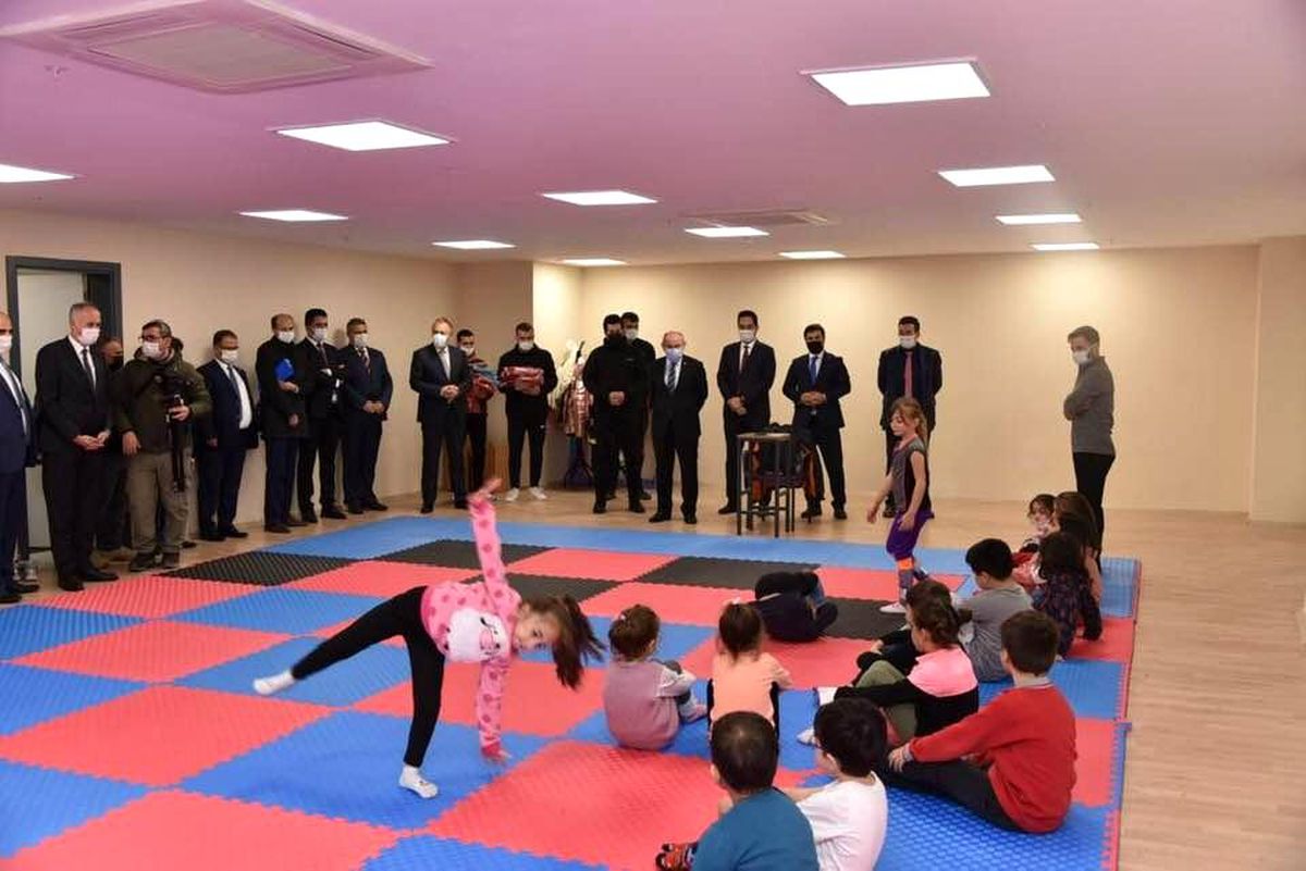 Vali Karadeniz: "Değerli zamanlar projesi öğrencilere katkı sağlayacak"