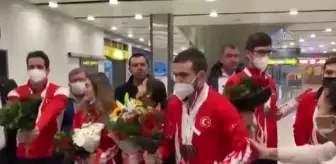 VIRTUS Dünya Yüzme Şampiyonası'nda 24 madalya kazanan özel sporcular, yurda döndü