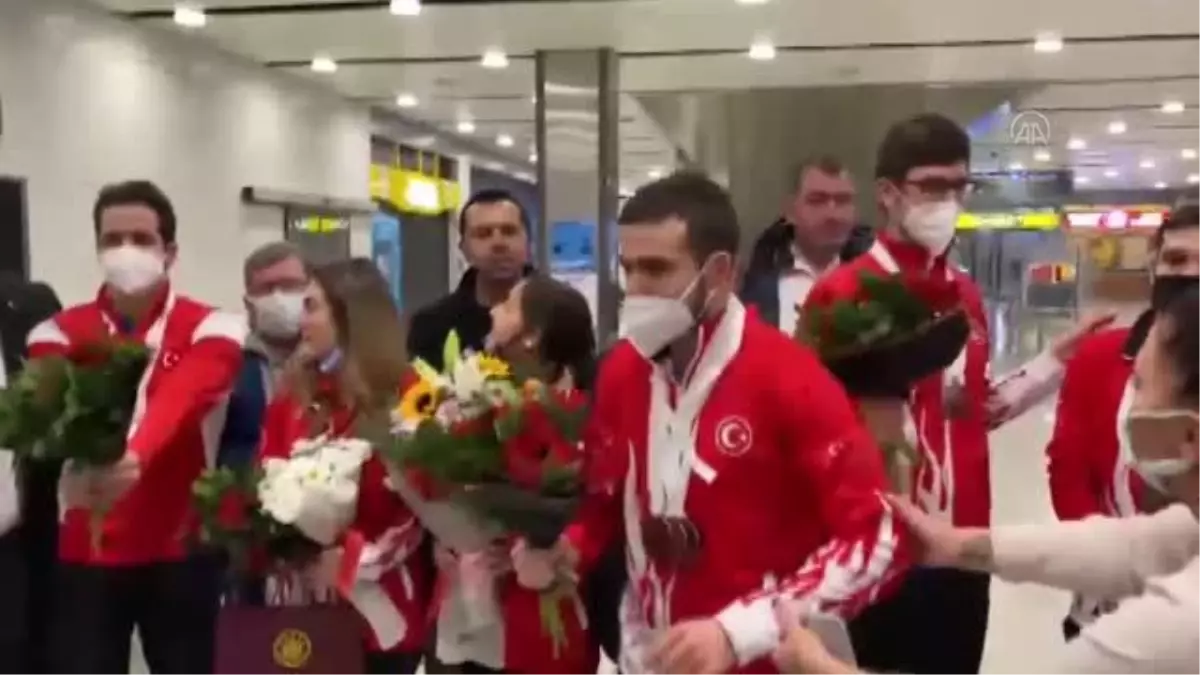 VIRTUS Dünya Yüzme Şampiyonası'nda 24 madalya kazanan özel sporcular, yurda döndü