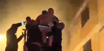 Yangında mahsur kalan yaşlı çifti itfaiye kurtardı