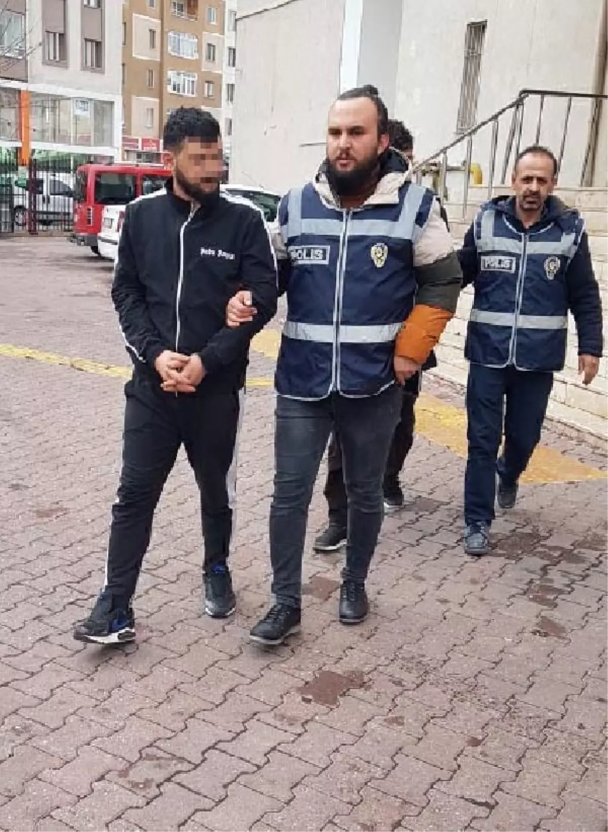 11 kamyonet çalan 2 şüpheli yakalandı