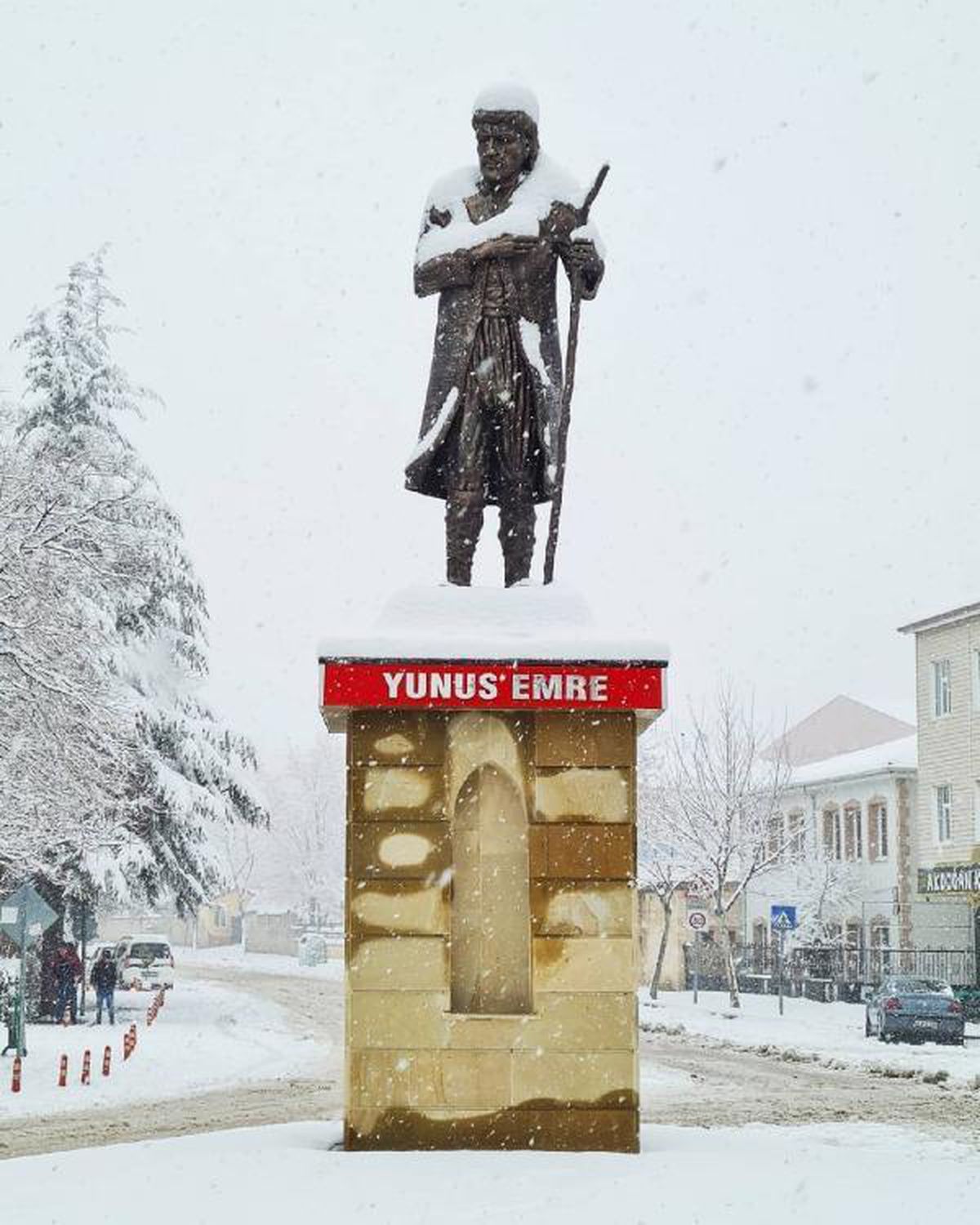 Karaman\'ın Başyayla ve Sarıveliler ilçelerinde kar nedeniyle eğitime 1 gün ara verildi