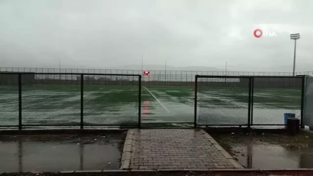 Amatör lig maçına yağmur ve fırtına engeli