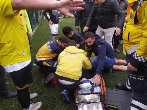 Amatör lig maçında futbolcu, sahada yere yığıldı