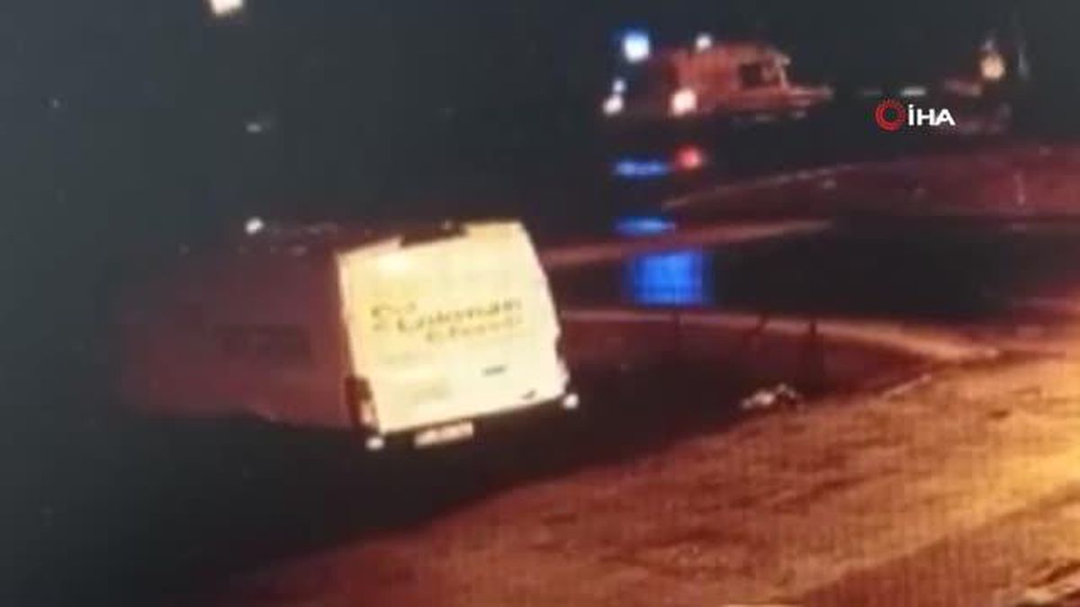 Son dakika... Ambulansla otomobil çarpıştı... Kaza anı kameraya böyle yansıdı