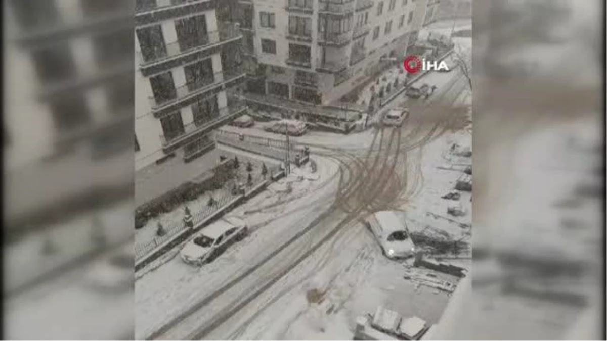 Başkent\'te kar yağışı sürücülere zor anlar yaşattı
