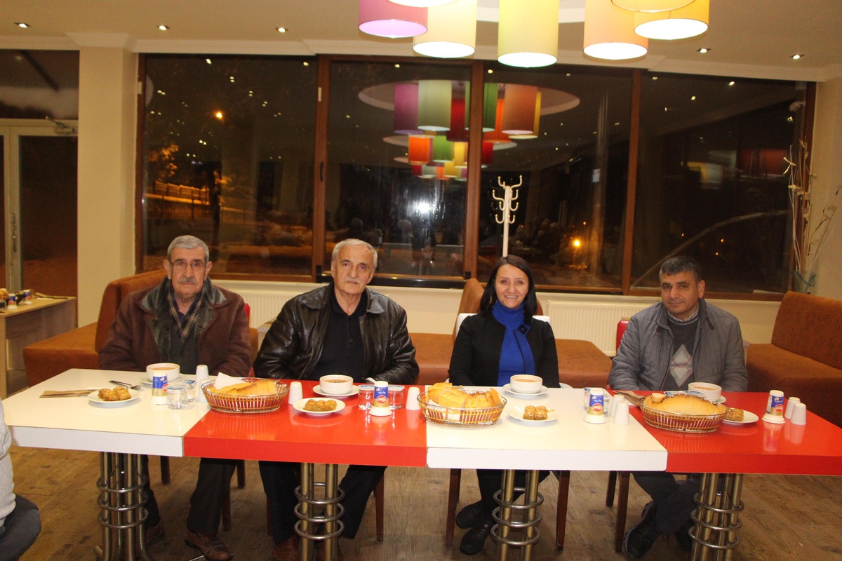Belediye Başkanı Tekin, Pazaryerisporlu yönetici, teknik heyet ve futbolcularla bir araya geldi