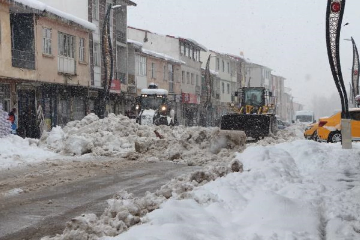 Bingöl\'de kar nedeniyle 130 köy yolu ulaşıma kapandı