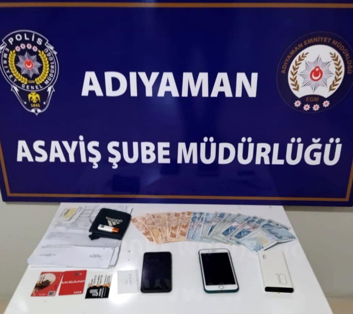 Çaldığı altınlarla araba ve telefon alan hırsız tutuklandı