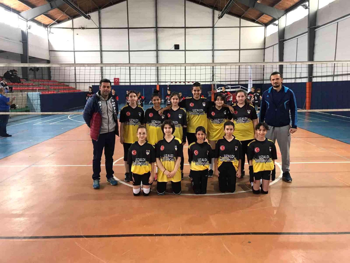 Çaycumaspor mini kızlar ilk oyununda rakibini ezdi geçti
