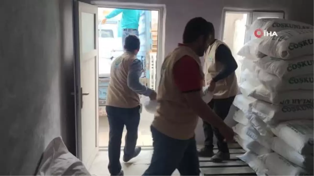 Cizre'de ihtiyaç sahiplerine gıda yardımı yapıldı