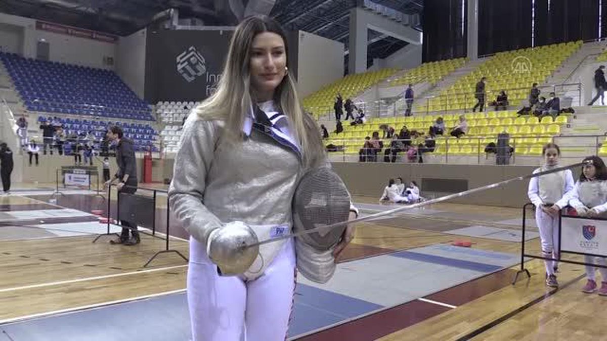ESKİŞEHİR - Milli eskrimci Nisanur Erbil olimpiyat hedefi için kılıç sallıyor