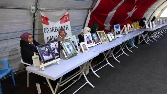 Evlat nöbetindeki babadan çocuklara çağrı: Toplanıp devletimize sığının 