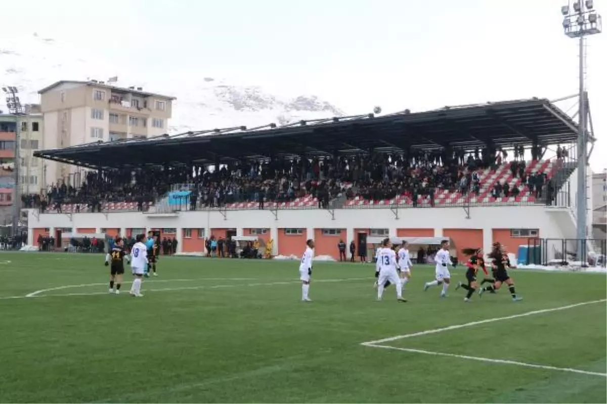 Hakkarigücü, Kayseri Kadın Futbol Takımı'nı 4-0 yendi
