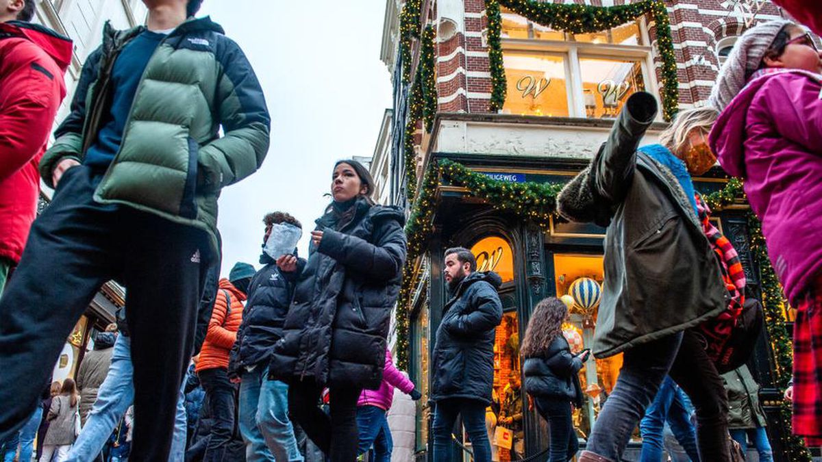 Hollanda Omicron varyantı nedeniyle 14 Ocak\'a kadar kapandı