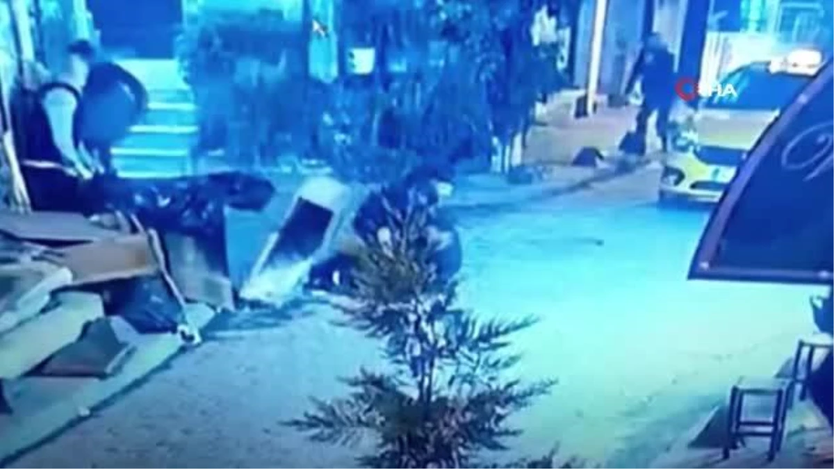 İstanbul\'da dehşet anları: Otomobille geçerken kurşun yağdırdılar