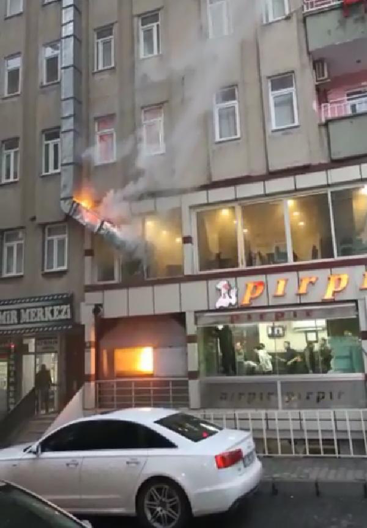 Son dakika haber! IZGARA OCAĞINDA ÇIKAN YANGIN LOKANTAYI KÜLE ÇEVİRDİ