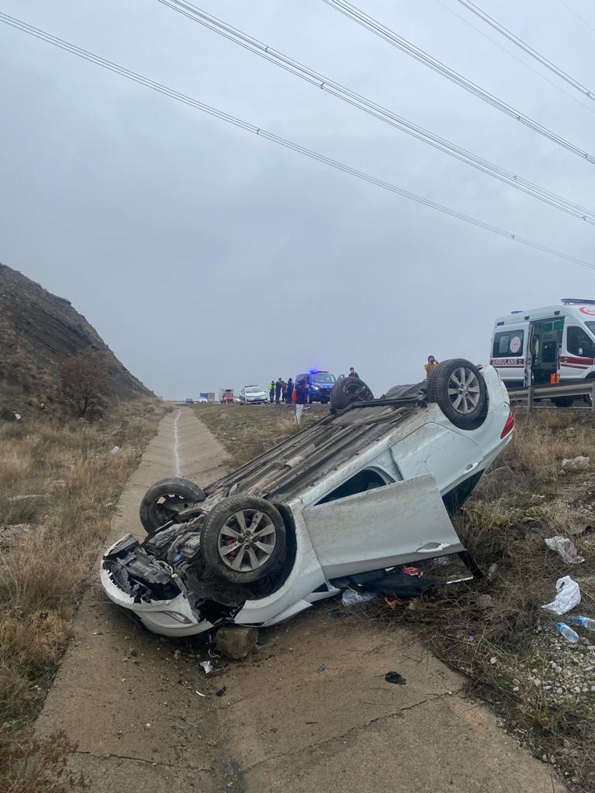 Son dakika gündem: Kırıkkale\'de iki otomobilin çarpıştığı kazada 4 kişi yaralandı