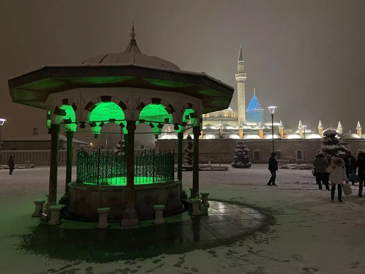 Konya beyaza büründü: Bazı vatandaşlar kar topluyla bazıları oyun havasıyla eğlendi