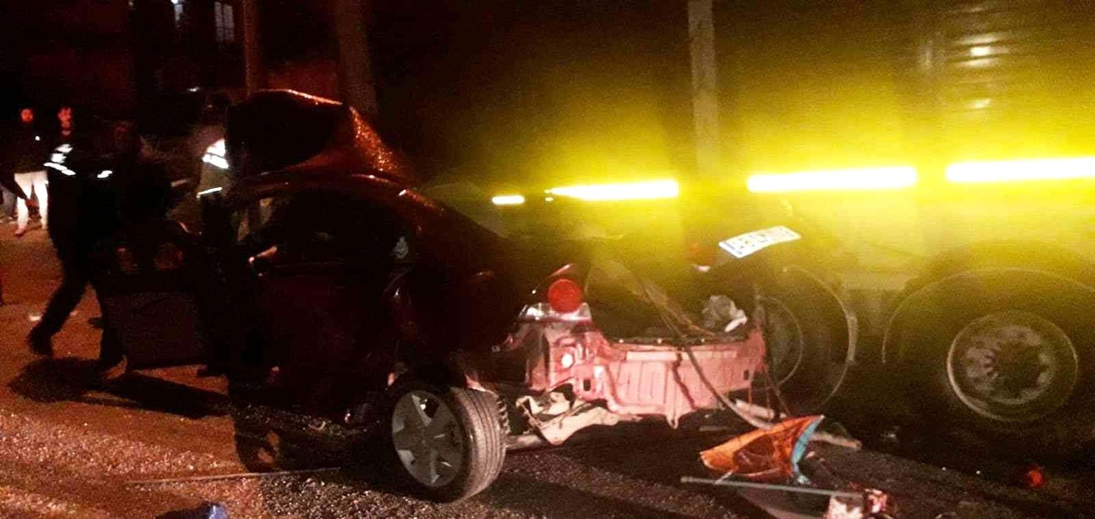 Son dakika haberi! Otomobil, park halindeki tıra çarptı: 1 kişi öldü