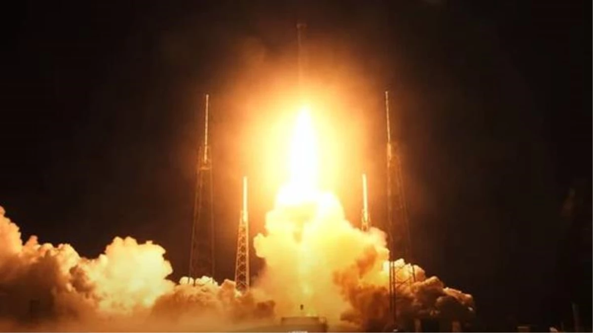 Son Dakika: Türkiye\'nin veri kapasitesini 15 kat artıracak Türksat 5B uydusu uzaya fırlatıldı