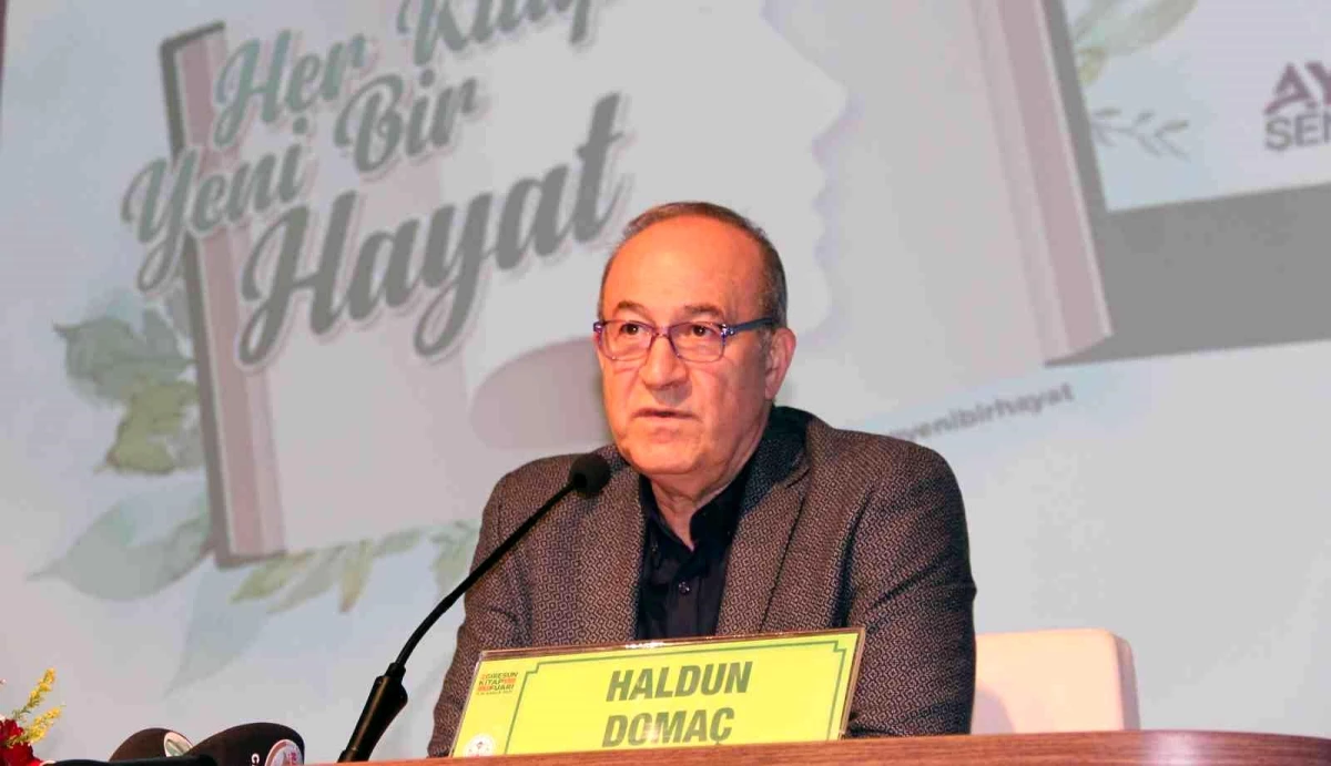 Spor yorumcusu Haldun Domaç, Kitap Fuarı\'nda okurlarıyla buluştu