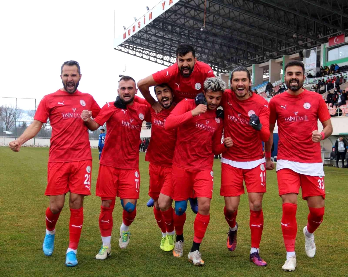 TFF 2. Lig: Sivas Belediyespor: 3 Ergene Velimeşespor: 1