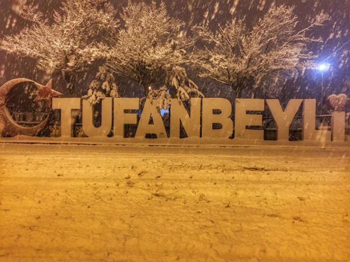 Tufanbeyli'de eğitime kar engeli