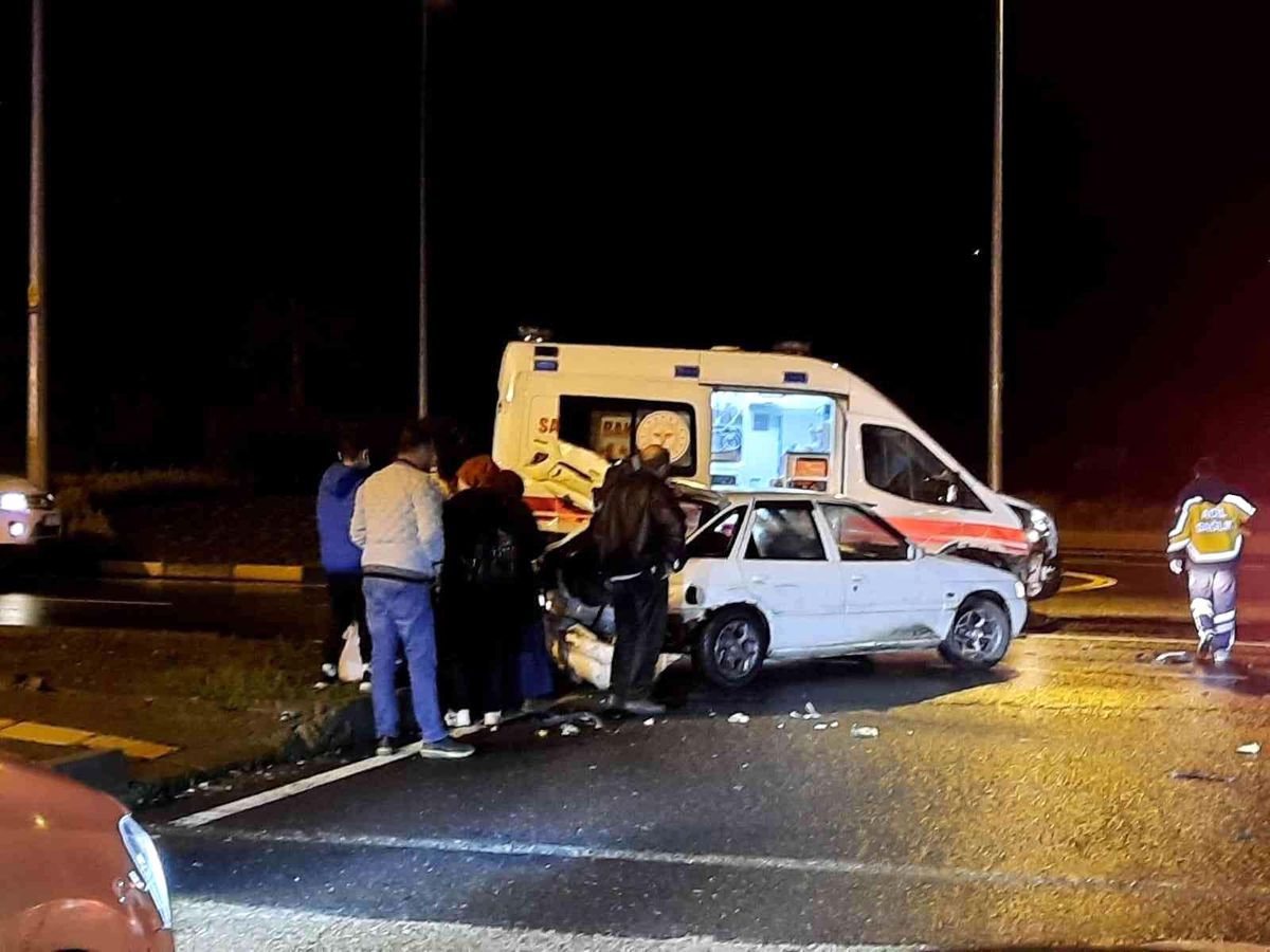 Son dakika haberleri | Vakadan dönen ambulans kaza yaptı
