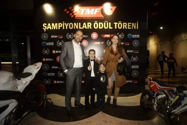 10 yaşındaki Ayvalıklı motosikletçi kupasına kavuştu
