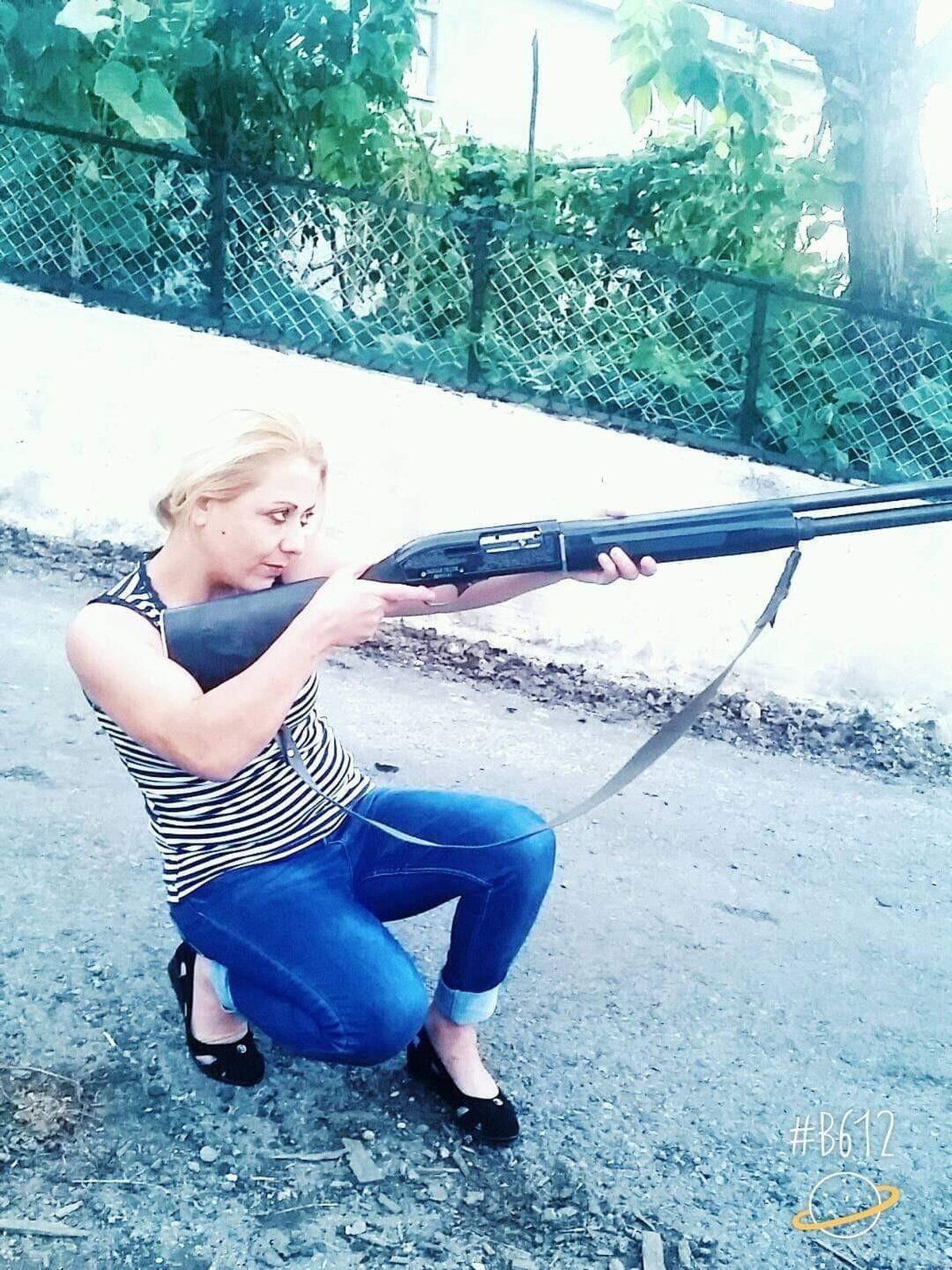 2 çocuk annesine sokak ortasında kurşun yağdırdı