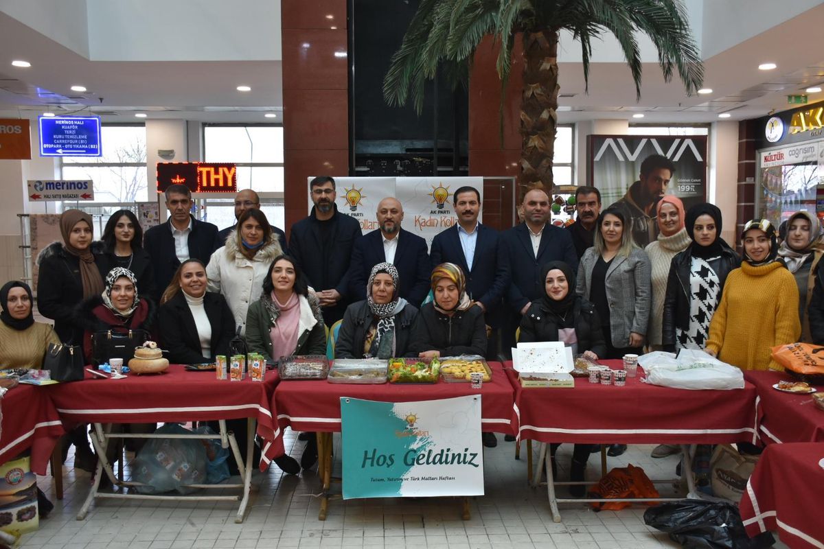 AK Parti Bitlis Kadın Kolları, Tatvan\'da kermes düzenledi