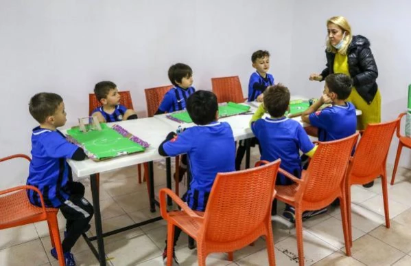 Antalya'da kurulan Inter Academy ile çocuklar hem futbol, hem İngilizce öğreniyor