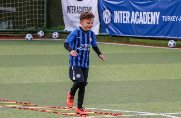Antalya'da kurulan Inter Academy ile çocuklar hem futbol, hem İngilizce öğreniyor
