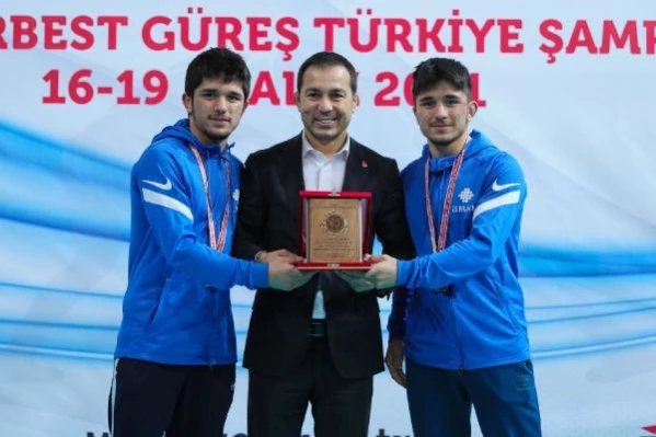ASKİ Spor Kulübü, Türkiye Büyükler Serbest Güreş Şampiyonası'nda şampiyon oldu