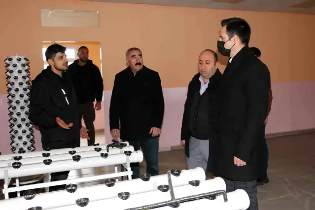 Atıl durumdaki prefabrik, çiftçiler için üretim merkezine çevrildi