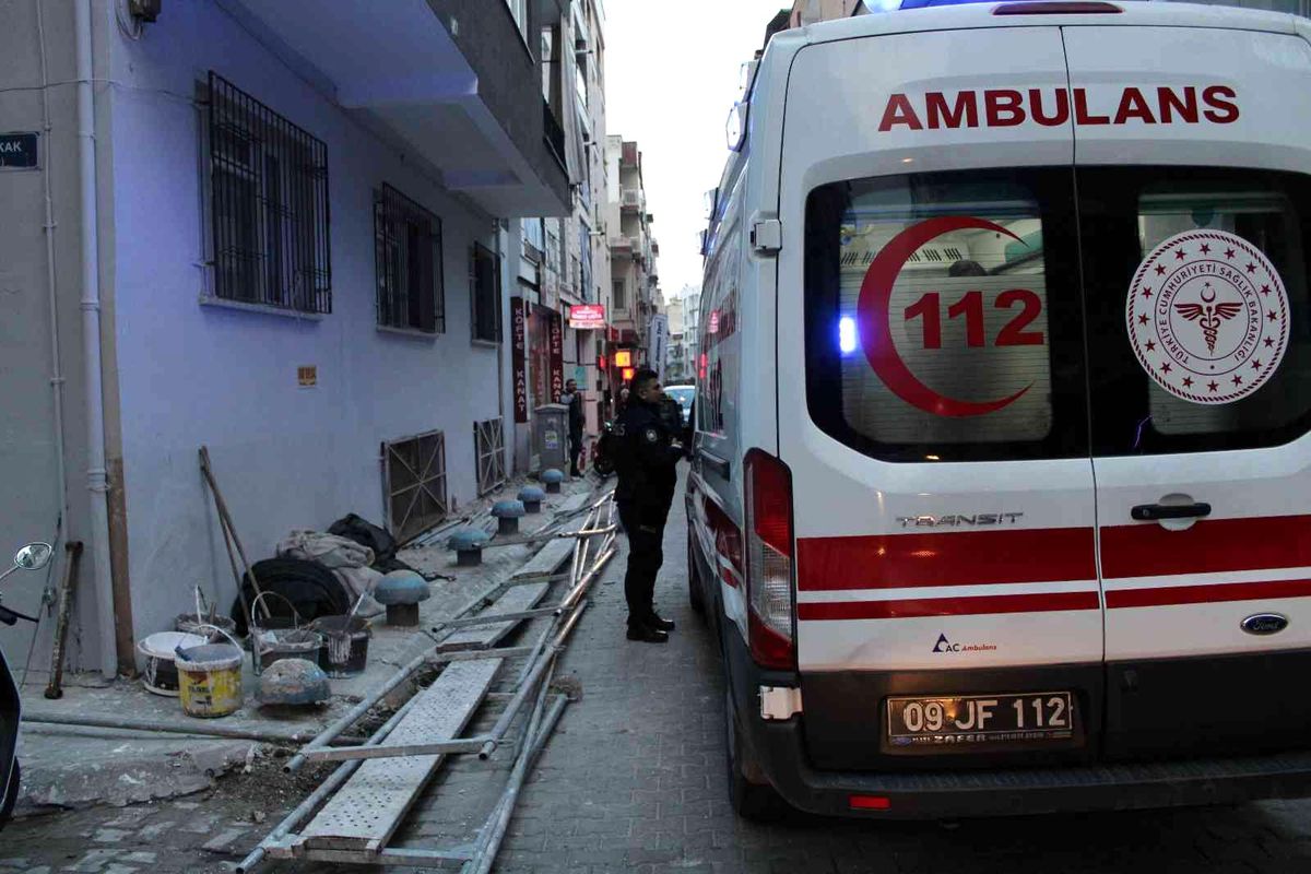 Aydın\'da inşaat iskelesi çöktü: 2 yaralı