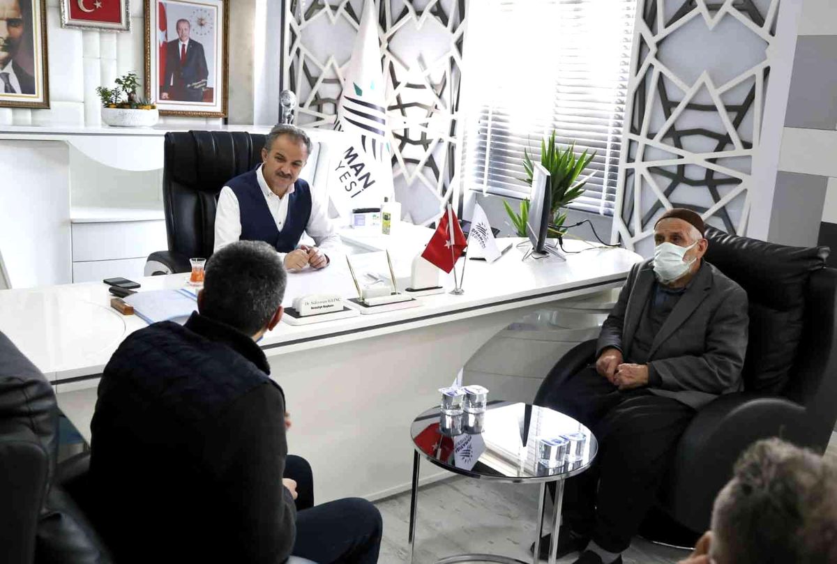 Başkan Kılınç, vatandaşların sorun ve taleplerini dinliyor