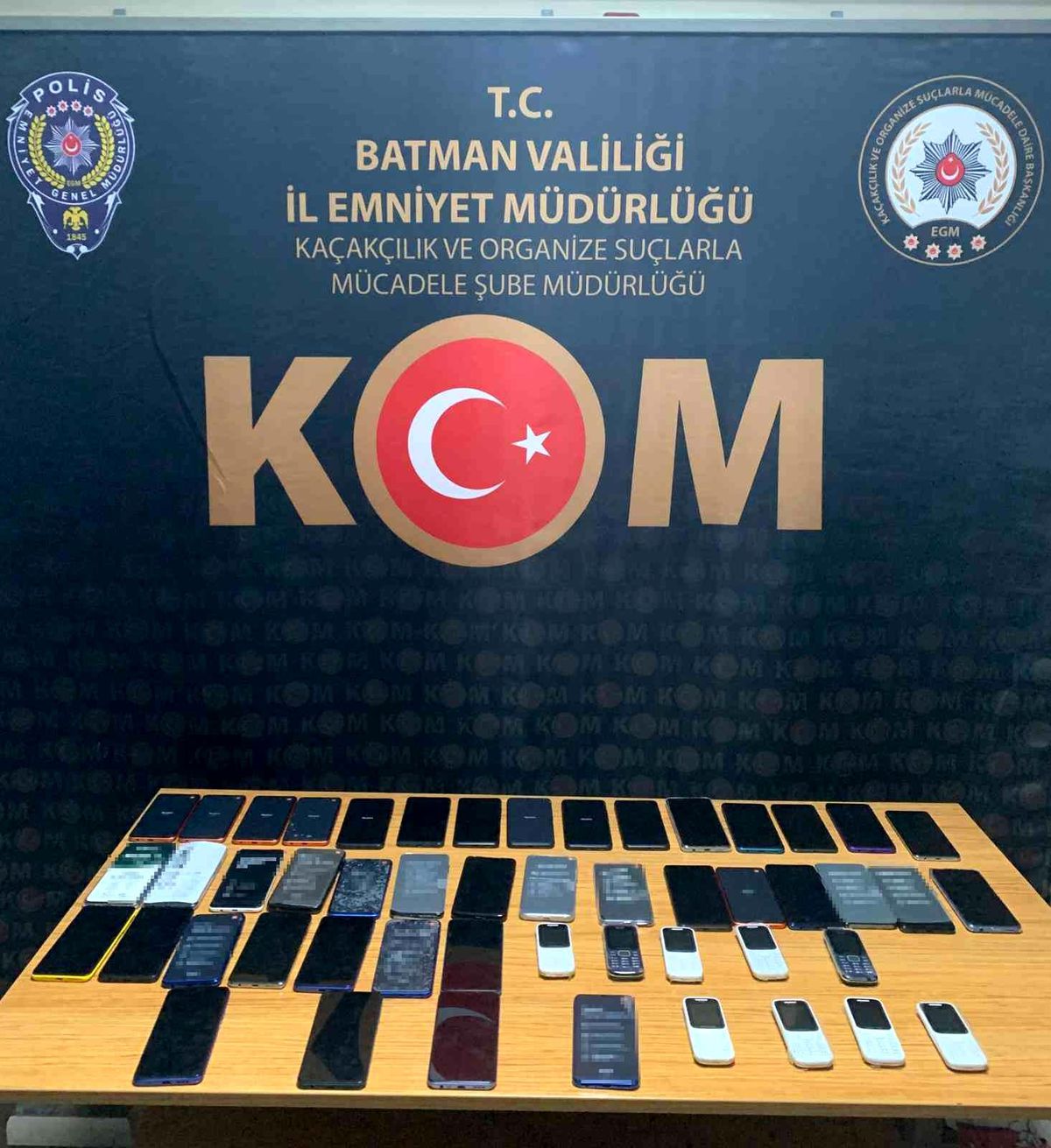 Batman\'da 50 adet kaçak cep telefonu ele geçirildi