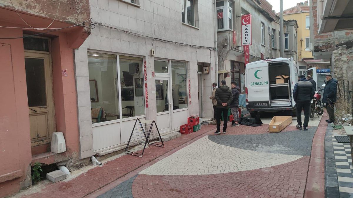 Çanakkale\'de bir kişi merdiven boşluğunda ölü bulundu