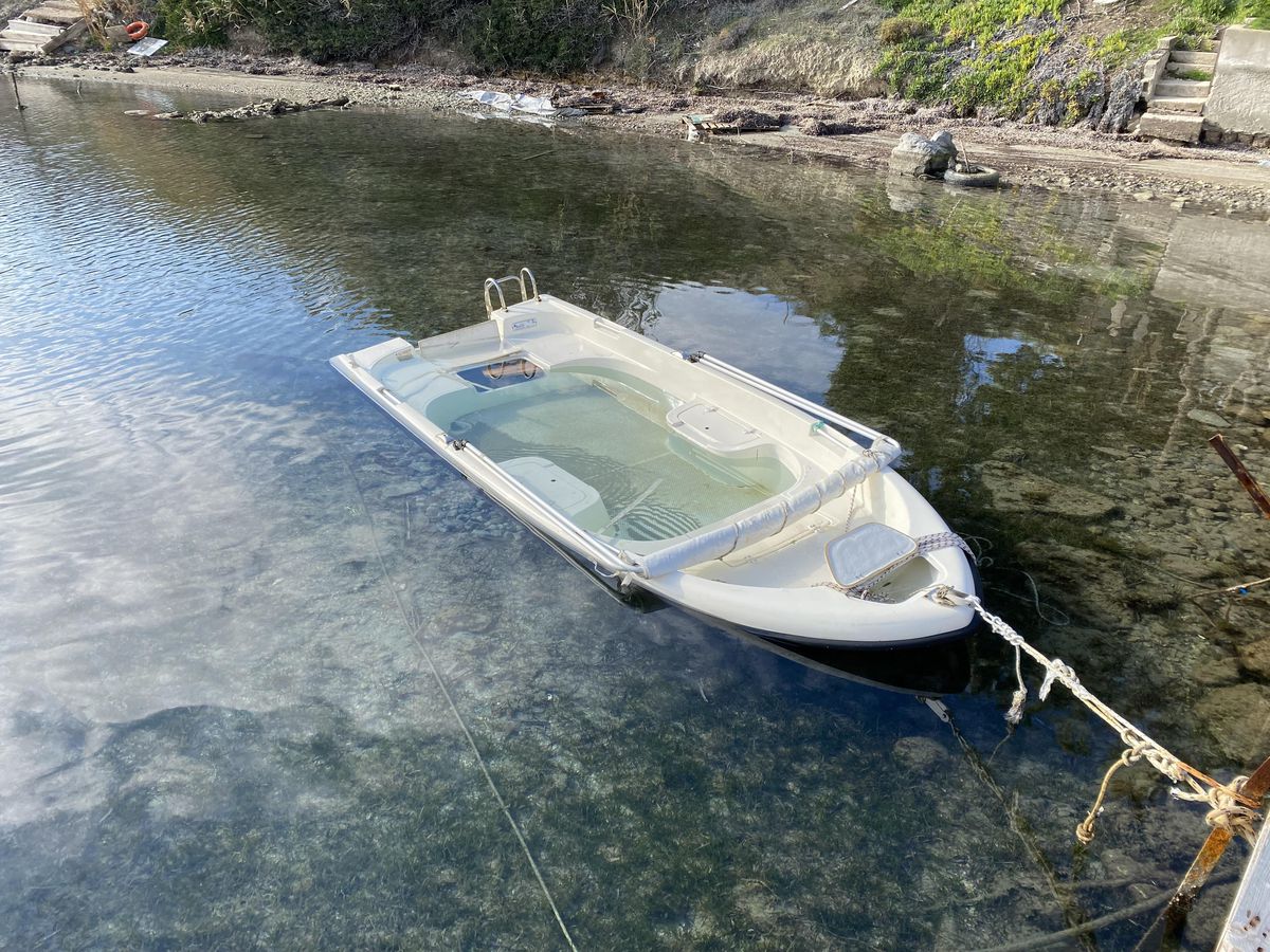 Çeşme'de fırtına nedeniyle 3 tekne battı