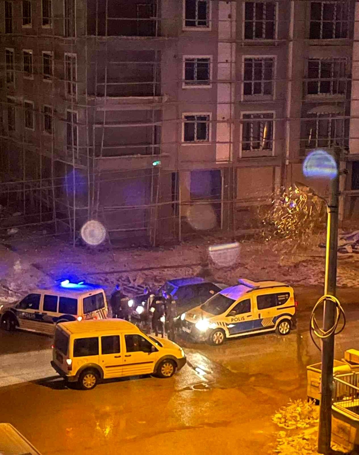 Demir çalan hırsızlar polis kovalamacası sonucu yakalandı